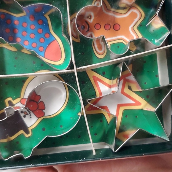 Cookie Cutters Set of 9 Christmas Mini Star Tree Candy Cane Bell Snowman Holly - Picture 4 of 11